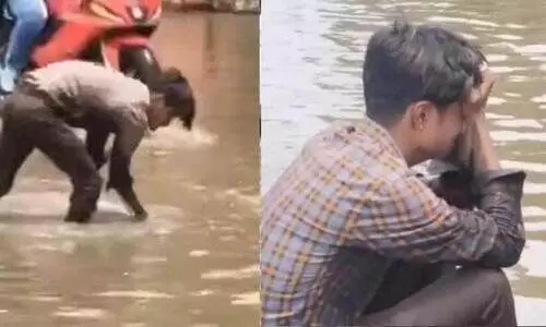 മൊബൈൽ ഫോൺ റോഡിലെ വെള്ളക്കെട്ടിൽ വീണു, ഏറെ തെരഞ്ഞിട്ടും കിട്ടിയില്ല; പൊട്ടിക്കരഞ്ഞ് യുവാവ് -വിഡിയോ