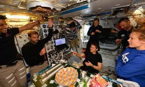 ആകാശ വിരുന്നിൽ പങ്കെടുത്ത് ശു​ഭാ​ൻ​ഷുവും സംഘവും, ചിത്രങ്ങൾ വൈറൽ; മടക്കം ജൂലൈ 14ന്