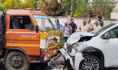 മിനിലോറിയും കാറും കൂട്ടിയിടിച്ചു, കാനത്തിന്‍റെ ഭാര്യക്കും മകനും പരിക്ക്; അപകടം തലയോലപ്പറമ്പിൽ