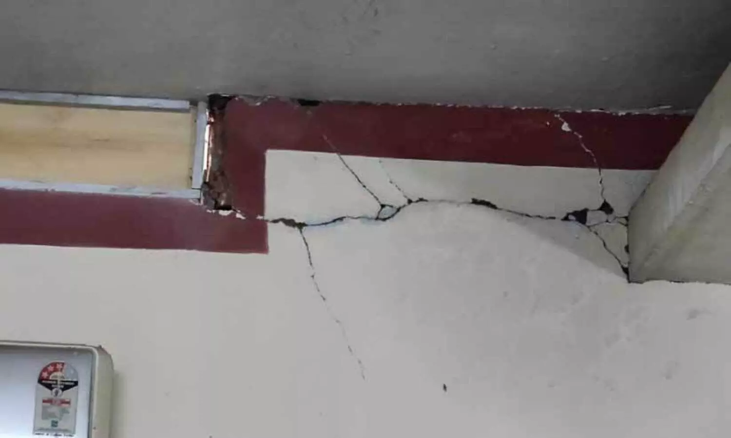 ഇരിട്ടി താലൂക്ക് ആശുപത്രി; ചോർന്നൊലിക്കുന്ന ബ്ലോക്കിൽ നിന്ന് മൂന്ന് ഓഫിസുകൾ മാറ്റാൻ നടപടി