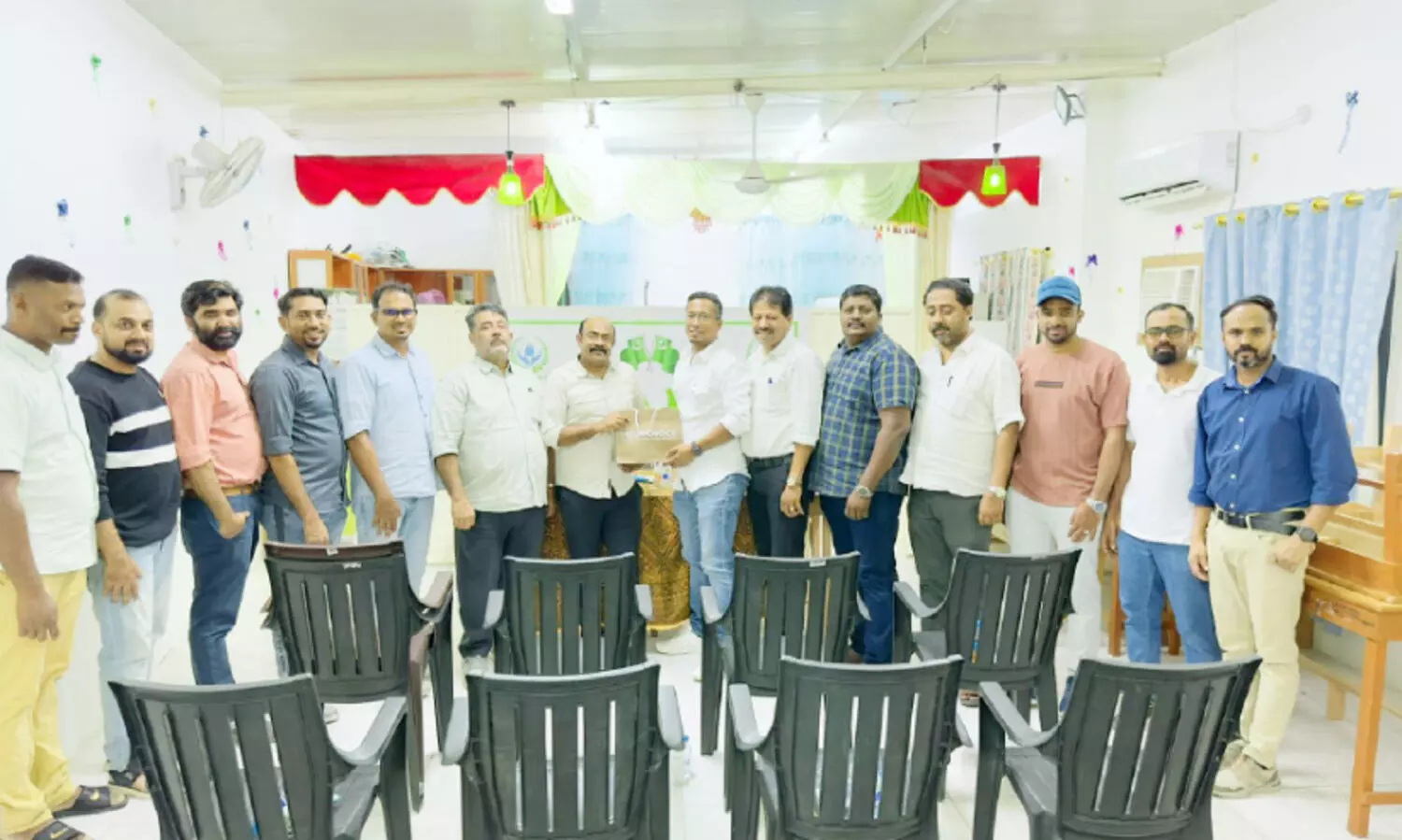 പ്രവചന മത്സരം; സമ്മാനം കൈമാറി