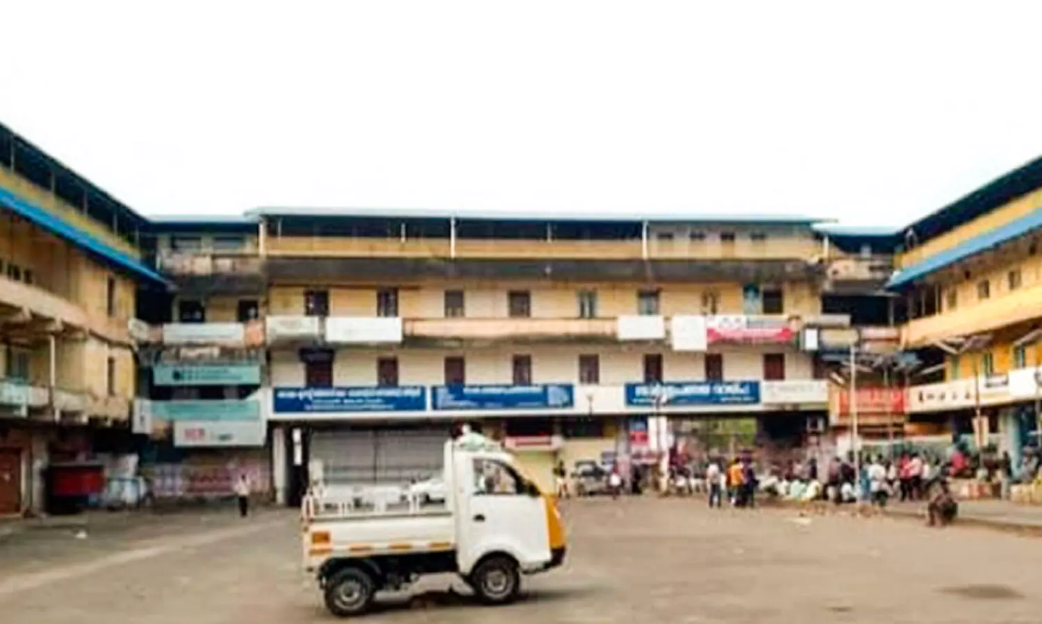 തുടർനടപടിയെടുക്കാതെ മുനിസിപ്പാലിറ്റി; തിരുനക്കരയിലെ വ്യാപാരികൾ തെരുവിൽതന്നെ