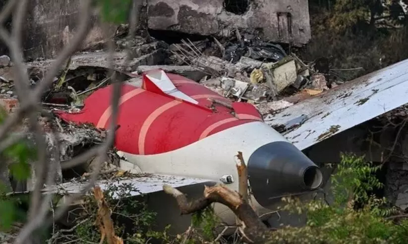 അഹമ്മദാബാദ് വിമാനാപകടം: പ്രാഥമിക അന്വേഷണ റിപ്പോർട്ട് പുറത്ത്; എൻജിനിലേക്ക് ഇന്ധനം നൽകുന്ന സ്വിച്ചുകൾ ഓഫായെന്ന് കണ്ടെത്തൽ