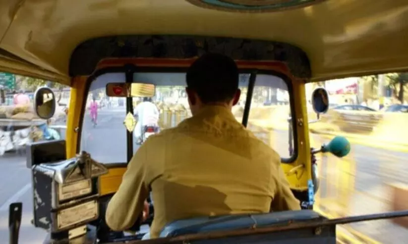 ‘ദയവുചെയ്ത് കോഴിക്കോട്ടെ ഓട്ടോക്കാരുടെ നന്മയെക്കുറിച്ച് പറയരുത്’; ദുരനുഭവം പങ്കുവെച്ച് ഗതാഗത മന്ത്രിക്ക് കുറിപ്പുമായി യുവ സംവിധായക