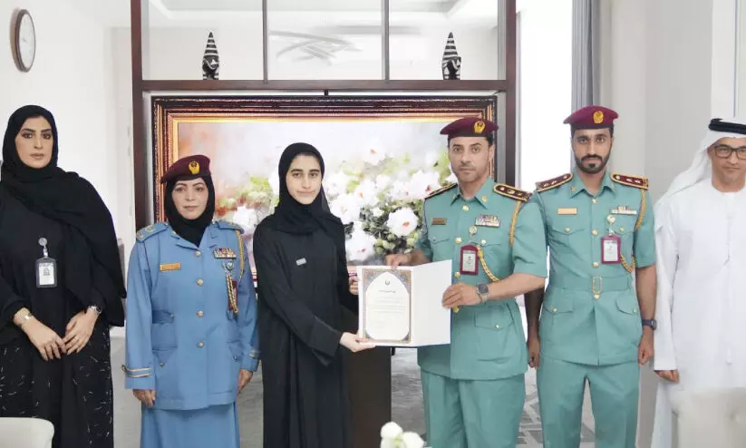 വി​ദ്യാ​ര്‍ഥി​നി​യെ ആ​ദ​രി​ച്ച് റാ​ക് പൊ​ലീ​സ്