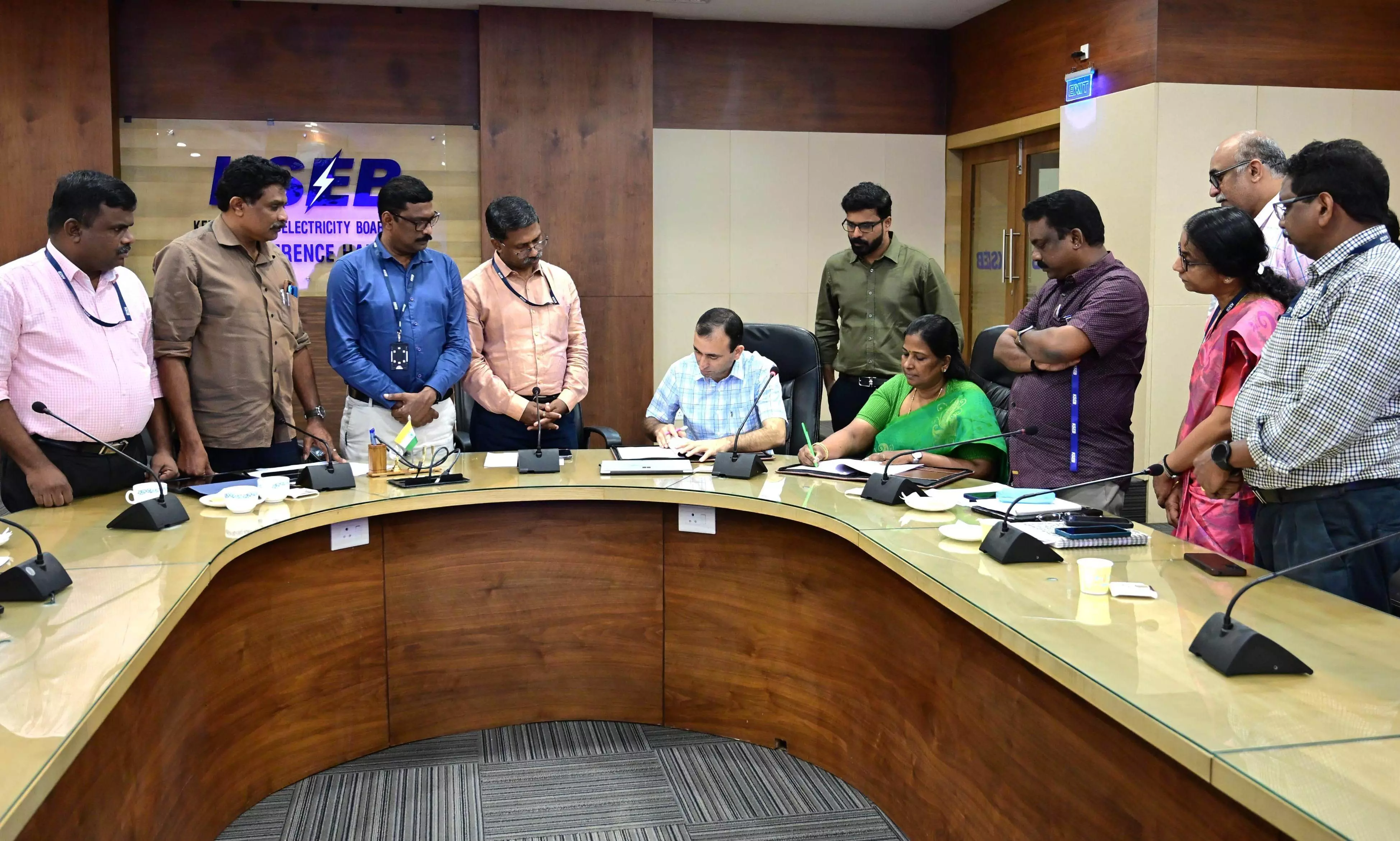 രാജ്യത്തെ ആദ്യ വെഹിക്കിൾ ടു ഗ്രിഡ് പദ്ധതിക്ക് തുടക്കം രാജ്യത്തെ ആദ്യ വെഹിക്കിൾ ടു ഗ്രിഡ് പദ്ധതിക്ക് തുടക്കം