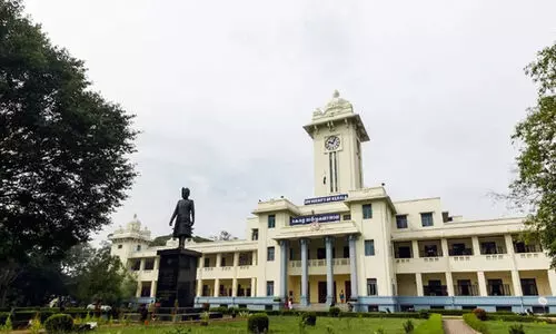 കേരള വി.സിയും രജിസ്​ട്രാറും ‘ഫയൽ യുദ്ധ’ത്തിൽ