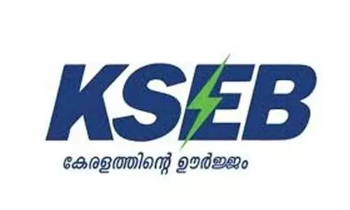സോളാർ വൈദ്യുതി; പ്രതിവർഷം 500 കോടിയുടെ നഷ്ടമെന്ന് കെ.എസ്.ഇ.ബി സോളാർ വൈദ്യുതി; പ്രതിവർഷം 500 കോടിയുടെ നഷ്ടമെന്ന് കെ.എസ്.ഇ.ബി