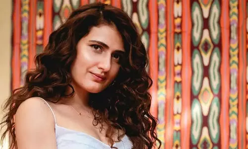 അനുചിതമായി സ്പർശിച്ചയാളെ അടിച്ചു, അയാൾ ക്രൂരമായി ആക്രമിച്ചു -പൊതുസ്ഥലത്ത് ആക്രമിക്കപ്പെട്ടതിനെക്കുറിച്ച് ഫാത്തിമ സന ശൈഖ്