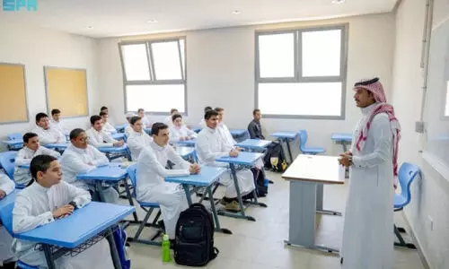 പ​ഠിക്കാമിനി​ എ.​ഐ പ​ാഠവും