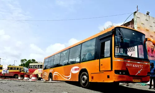 എറണാകുളം കെ.എസ്.ആർ.ടി.സി ബസ് സ്റ്റാൻഡ്​;  തറനിരപ്പ് ഉയർത്തി വെള്ളക്കെട്ട്​ ഒഴിവാക്കാൻ ശ്രമം