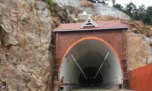 മുഖച്ഛായ മാറ്റുന്ന ഇടപെടലുകളുമായി പൊതുമരാമത്ത് വകുപ്പ് മുഖച്ഛായ മാറ്റുന്ന ഇടപെടലുകളുമായി പൊതുമരാമത്ത് വകുപ്പ്