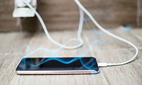 13,859 രൂപയുടെ പുത്തൻ ഫോൺ അമിതമായി ചൂടാകുന്നു, ആവശ്യപ്പെട്ടിട്ടും മാറ്റി നൽകിയില്ല; 33,859 രൂപ നഷ്ടപരിഹാരം നൽകാൻ വിധി