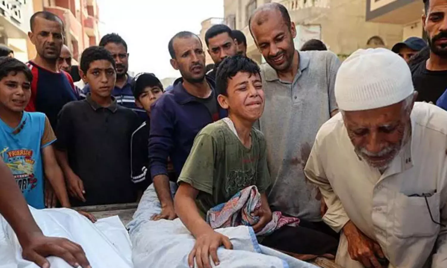 ഗസ്സയിൽ വെള്ളം ശേഖരിക്കാൻ പോയ ആറു കുട്ടികളെ ബോംബിട്ടു കൊന്ന് ഇസ്രായേൽ; നിരവധി പേർക്ക് പരിക്ക്
