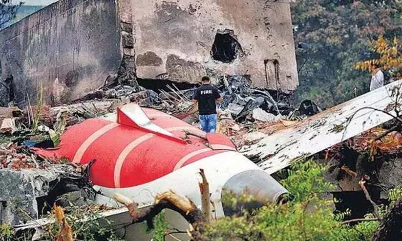 അ​ഹ്മ​ദാ​ബാ​ദിലെ എ​​​യ​​​ർ ഇ​​​ന്ത്യ 171 ബോ​​​യി​​​ങ് 787- 8 ഡ്രീം​​​ലൈ​​​ന​​​ർ വി​മാ​ന​ദു​ര​ന്തം; പി​ഴ​വ് പൈ​ല​റ്റി​നോ സാ​​ങ്കേ​തി​കമോ?