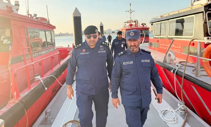 കെ.​എ​ഫ്‌.​എ​സ്‌.​ഡി മേ​ധാ​വി മ​റൈ​ൻ റെ​സ്‌​ക്യൂ സെ​ന്റ​ർ സ​ന്ദ​ർ​ശി​ച്ചു