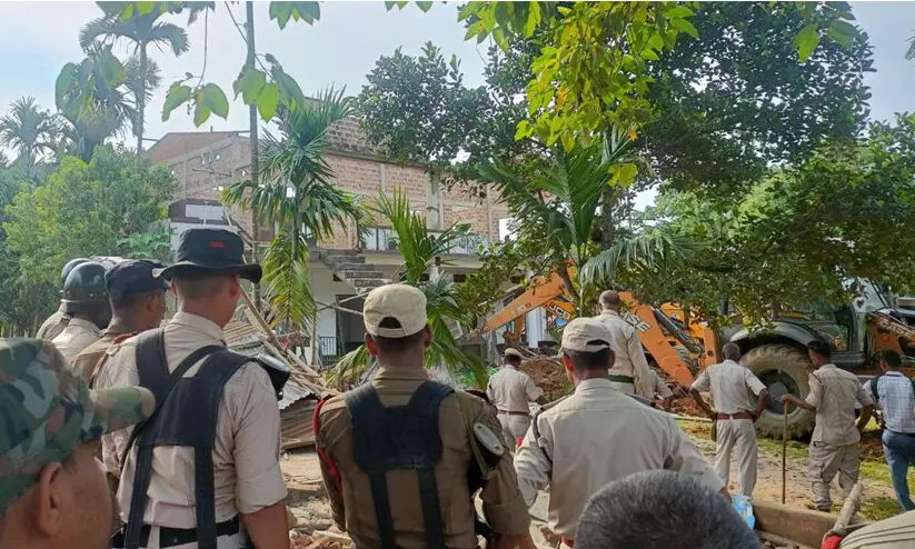 അസമിൽ മുസ്ലിം ഭൂരിപക്ഷ വനാതിർത്തിയിൽ നിന്ന് 1080 കുടുംബങ്ങളെ ഒഴിപ്പിച്ചു അസമിൽ മുസ്ലിം ഭൂരിപക്ഷ വനാതിർത്തിയിൽ നിന്ന് 1080 കുടുംബങ്ങളെ ഒഴിപ്പിച്ചു