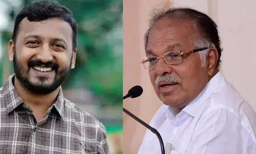 യൂത്ത് കോൺഗ്രസ് നേതാക്കളെ ടി.വിയിൽ കാണാം; ഗ്രൗണ്ടിലിറങ്ങി പണിയെടുക്കണം, രാഹുൽ മാങ്കൂട്ടത്തിലുള്ള വേദിയിൽ എസ്.എഫ്.ഐയെ പുകഴ്ത്തി പി.ജെ.കുര്യൻ