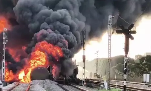 തമിഴ്നാട്ടിൽ ഡീസൽ ശേഖരിച്ച ട്രെയിൻ തീപിടിച്ചതിൽ അട്ടിമറി? 100 മീറ്റർ അകലെ വിള്ളൽ