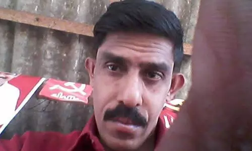 തെരുവുനായ കുറുകെ ചാടി; ഓട്ടോ മറിഞ്ഞ് ഡ്രൈവർ മരിച്ചു തെരുവുനായ കുറുകെ ചാടി; ഓട്ടോ മറിഞ്ഞ് ഡ്രൈവർ മരിച്ചു