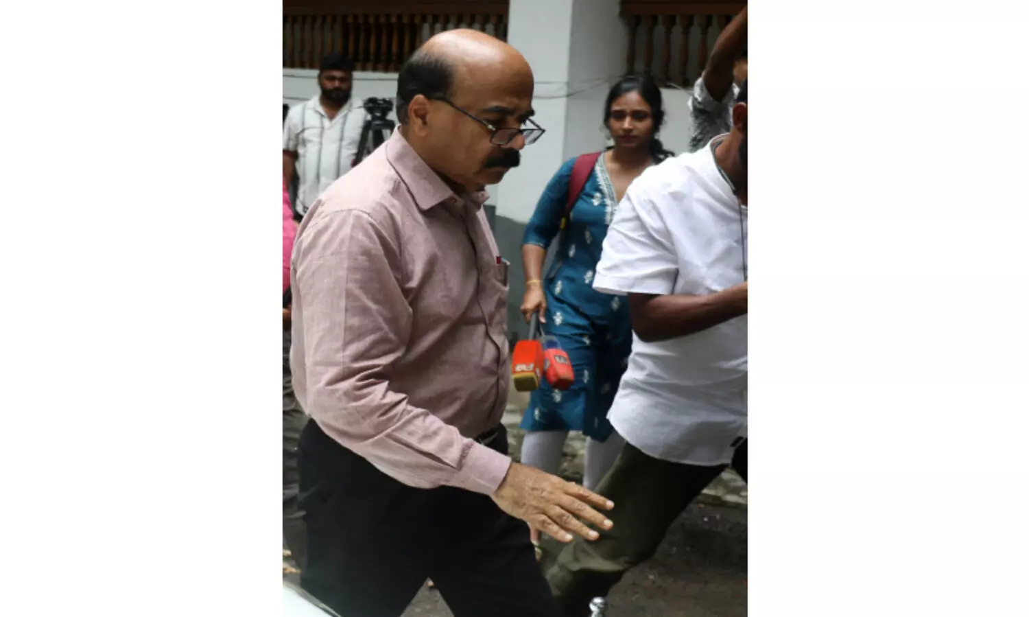 കേ​രള സ​ർ​വ​ക​ലാ​ശാ​ല​യി​ൽ അ​നി​ശ്ചി​ത​ത്വം: നേരിൽ ബോധിപ്പിച്ച്​ വി.സി; പന്ത്​ ഗവർണറുടെ കോർട്ടിൽ