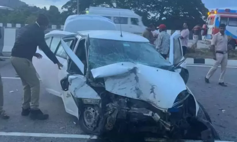 വാഹനാപകടത്തിൽ പിതാവും മകനുമടക്കം മൂന്നുപേർ മരിച്ചു വാഹനാപകടത്തിൽ പിതാവും മകനുമടക്കം മൂന്നുപേർ മരിച്ചു