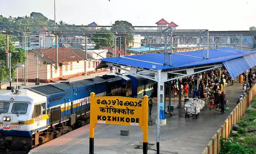 ജനറൽ ടിക്കറ്റുകാരെ പെരുവഴിയിലാക്കി റെയിൽവേ ജനറൽ ടിക്കറ്റുകാരെ പെരുവഴിയിലാക്കി റെയിൽവേ