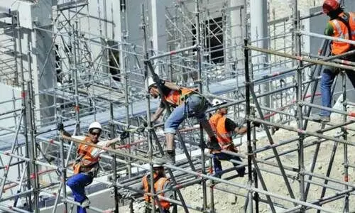 പ്ര​വാ​സി തൊ​ഴി​ലാ​ളി​ക​ൾ​ക്ക് ‘സേ​വി​ങ് സി​സ്റ്റം’ ന​ട​പ്പാ​ക്കു​ന്നു