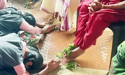 കുരമ്പാലയിലെ അമൃത വിദ്യാലയത്തിലും പാദപൂജ; വർഷങ്ങളായി സംഘടിപ്പിക്കാറുണ്ടെന്ന്