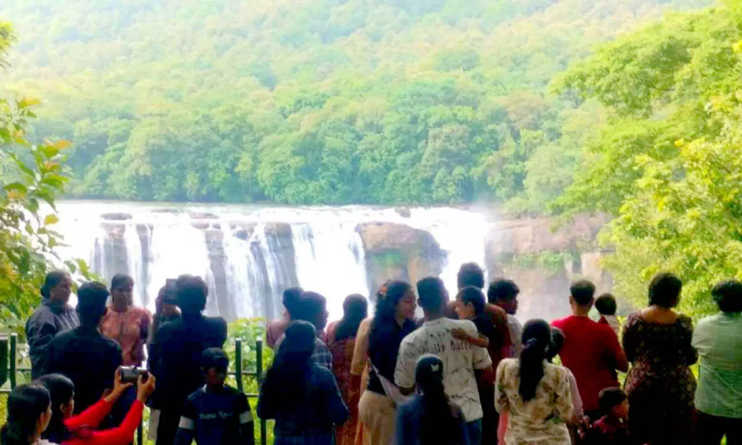 ഏഴഴകിൽ അതിരപ്പിള്ളി വെള്ളച്ചാട്ടം; വിനോദ സഞ്ചാര മേഖല ഉണർവിൽ