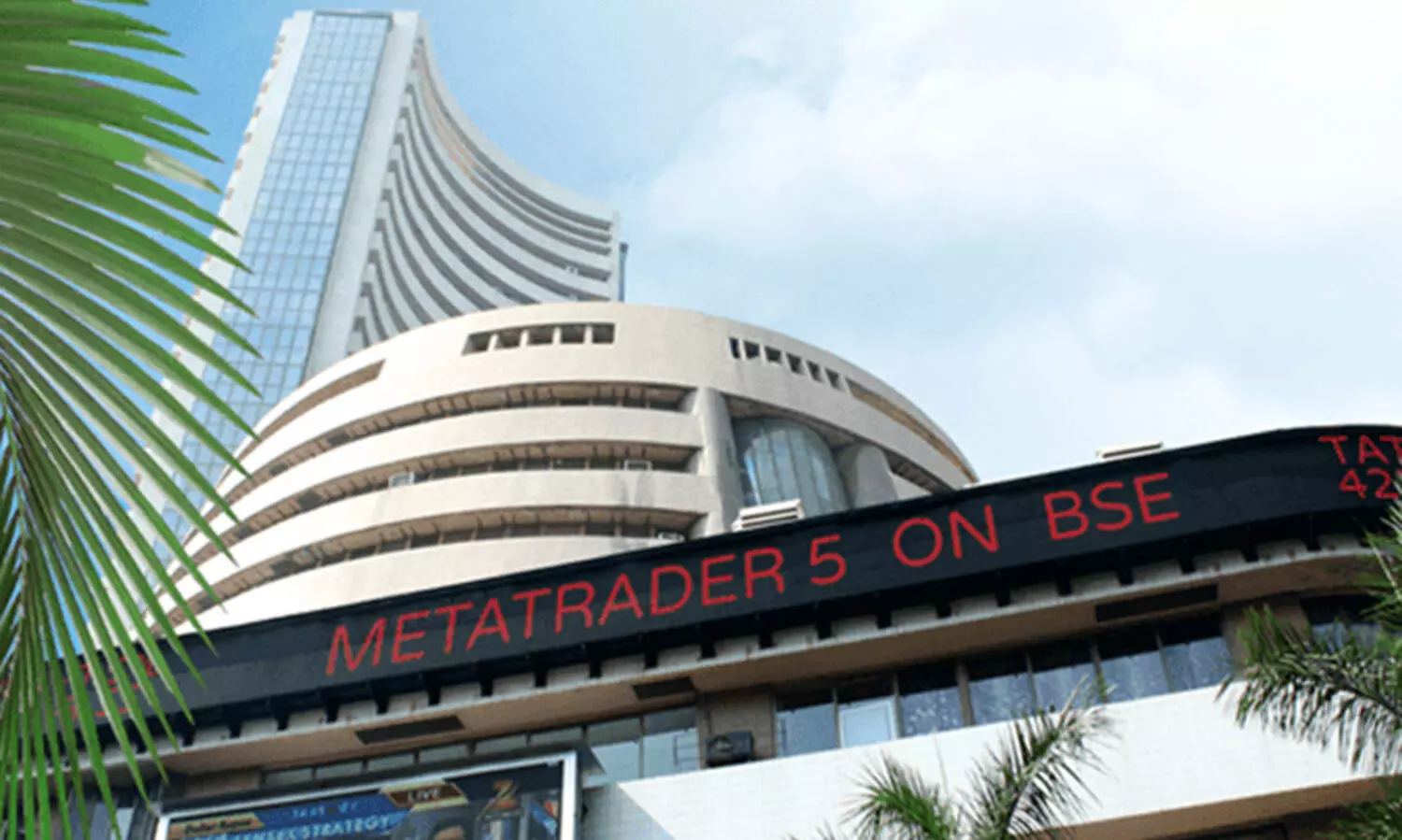 ബോംബെ സ്റ്റോക്ക് എക്സ്ചേഞ്ചിന് ബോംബ് ഭീഷണി; സന്ദേശമെത്തിയത് ‘കോമ്രേഡ് പിണറായി വിജയൻ’ എന്ന മെയിലിൽനിന്ന്