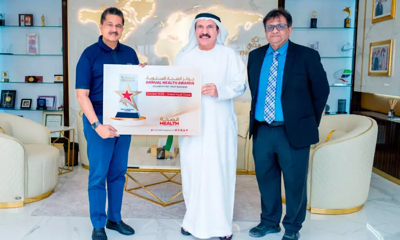 തുംബെ ഗ്രൂപ് ആരോഗ്യ പ്രവർത്തകരെ ആദരിക്കുന്നു തുംബെ ഗ്രൂപ് ആരോഗ്യ പ്രവർത്തകരെ ആദരിക്കുന്നു