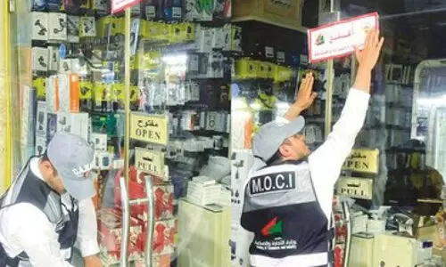 മൊ​ബൈ​ൽ ഫോ​ൺ അക്സ​സ​റി സ്റ്റോ​റു​ക​ളി​ൽ പ​രി​ശോ​ധ​ന