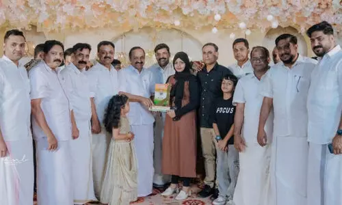 ഷാ​നി​ബ ഫ​ർ​ഹാ​ന ക​ല്ലു​പ​റ​മ്പ​നെ ഒ.​ഐ.​സി.​സി ആ​ദ​രി​ച്ചു