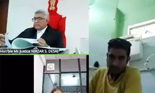 ശുചിമുറിയിലിരുന്ന് കോടതി നടപടികളിൽ പങ്കെടുത്തയാൾക്ക് ഒരു ലക്ഷം രൂപ പിഴ വിധിച്ച് ഗുജറാത്ത് ഹൈകോടതി