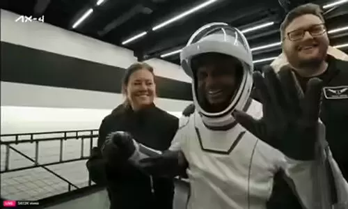 ഗ​ഗ​ൻയാ​ന് വി​ത്തു​പാ​കി ശു​ഭാ​ൻ​ഷു ഭൂ​മി​യി​ൽ തി​രി​ച്ചി​റ​ങ്ങി