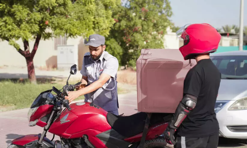 ഡെലിവറി ബൈക്കുകളിൽ പരിശോധന ശക്തം ഡെലിവറി ബൈക്കുകളിൽ പരിശോധന ശക്തം