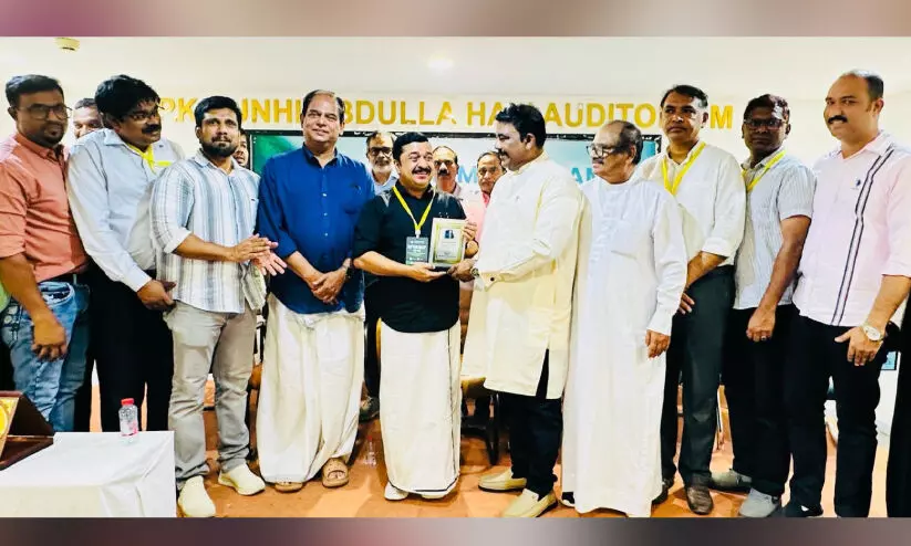 51 വ​ർ​ഷ​ത്തെ പ്ര​വാ​സം അ​വ​സാ​നി​പ്പി​ച്ചു; ഗ​ഫൂ​ർ ത​യ്യി​ലി​ന് യാ​ത്ര​യ​യ​പ്പ്