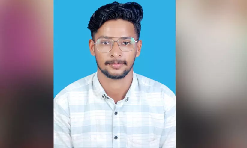 നാട്ടിലേക്കുള്ള യാത്രക്കിടെ വിമാനത്തിൽ കുഴഞ്ഞുവീണ യുവാവ് മരിച്ചു