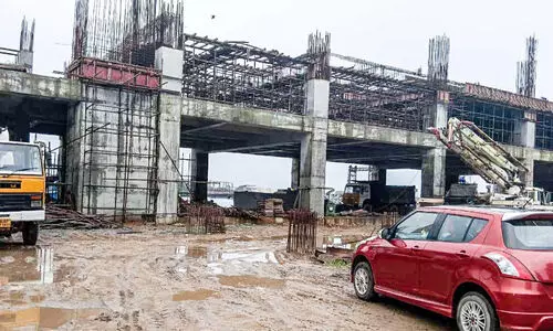 തോപ്പുംപടി ഫിഷറീസ് ഹാർബർ പ്രവർത്തനം പ്രതിസന്ധിയിൽ; മൂന്ന് വർഷമായിട്ടും   നവീകരണം ഇഴഞ്ഞുതന്നെ