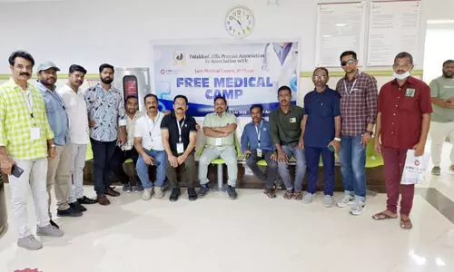 പാ​ല​ക്കാ​ട്​ അ​സോ​സി​യേ​ഷ​ൻ മെ​ഡി​ക്ക​ൽ​ക്യാ​മ്പ്​ സം​ഘ​ടി​പ്പി​ച്ചു