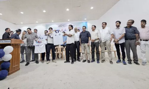 നി​യോ ജി​ദ്ദ വ​ടം​വ​ലി മ​ത്സ​രം; ക​പ്പ് ലോ​ഞ്ചി​ങ്ങും ജ​ഴ്സി പ്ര​കാ​ശ​ന​വും ന​ട​ത്തി