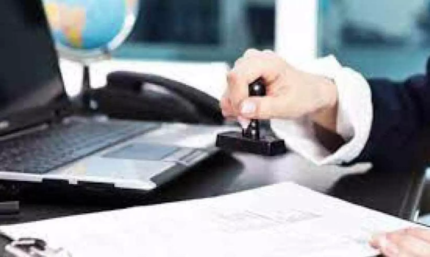 വി​ദേ​ശ ബി​രു​ദ​ങ്ങ​ൾ പ​രി​ശോ​ധി​ക്കു​ന്ന​തി​ന് പു​തി​യ നി​യ​മം