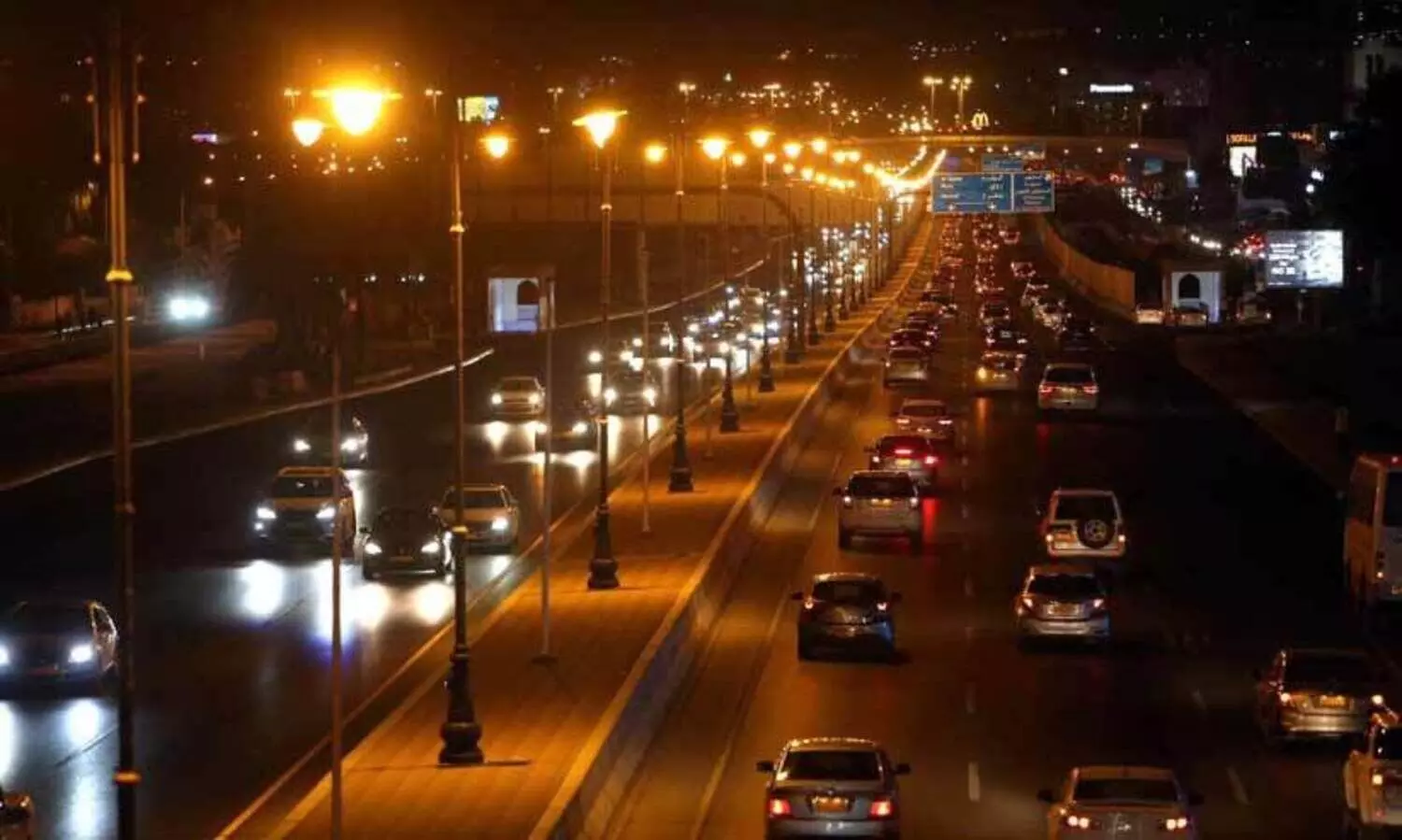 ഗ​താ​ഗ​ത​ക്കു​രു​ക്കും മ​ലി​നീ​ക​ര​ണ​വും കു​റ​ക്കാം; കാ​ർ​പൂ​ളി​ങ്ങി​ന് ത​യാ​റാ​കൂ...