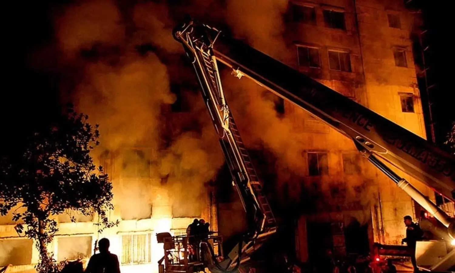 ഇറാഖിലെ കുട്ട് നഗരത്തിലെ ഹൈപ്പർമാർക്കറ്റിൽ വൻ തീപിടിത്തം: 60 പേർ മരിച്ചു