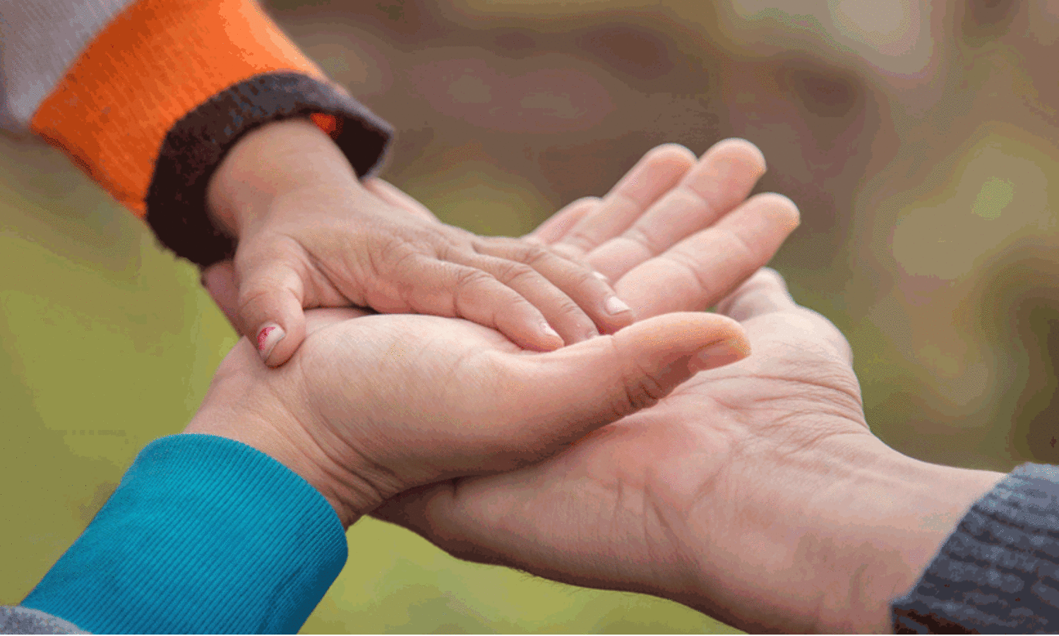 ഇന്ത്യൻ ദമ്പതികൾക്ക് അമേരിക്കൻ പൗരത്വമുള്ള കുട്ടിയെ ദത്തെടുക്കാൻ അവകാശമില്ല, ബന്ധുവായാൽപ്പോലും; ഉത്തരവുമായി ബോംബെ ഹൈകോടതി