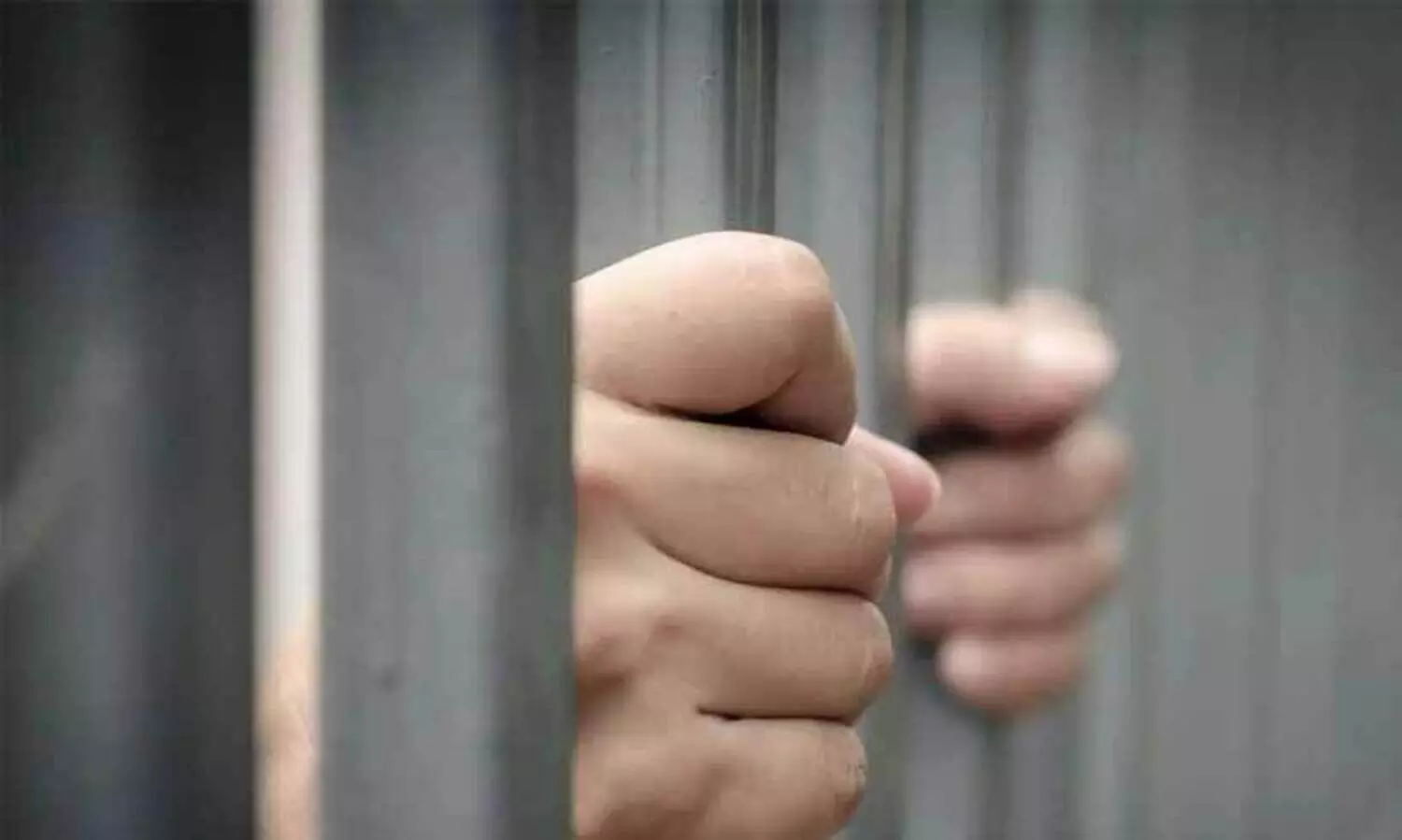 വിവിധ കമ്പനികളിൽ നിന്ന് വൻ കൈകൂലി; സഹകരണ സംഘം ജീവനക്കാർ പിടിയിൽ