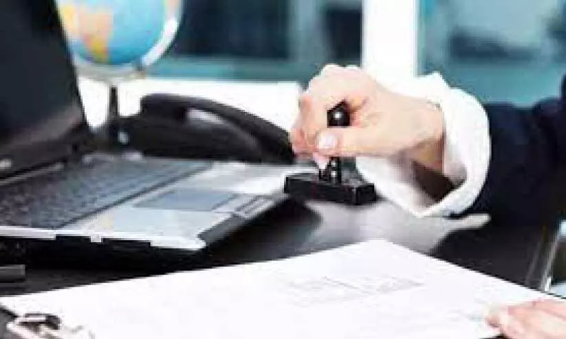 വി​ദേ​ശ ബി​രു​ദ​ങ്ങ​ൾ പ​രി​ശോ​ധി​ക്കു​ന്ന​തി​ന് പു​തി​യ നി​യ​മം