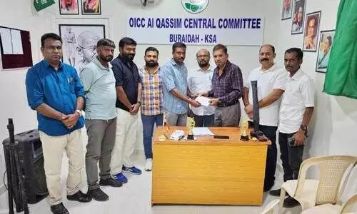 അ​ൽ ഖ​സീം ഒ.​ഐ.​സി.​സി ധ​ന​സ​ഹാ​യം കൈ​മാ​റി