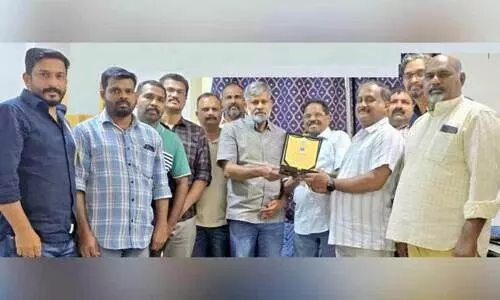 അ​നീ​ഷ് ആ​ന​ന്ദി​ന് യാ​ത്ര​യ​യ​പ്പ് ന​ൽ​കി